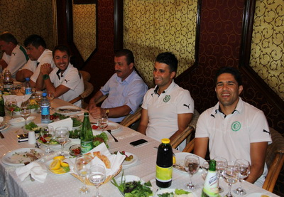 Руководство и футболисты «Хазар-Лянкярана» посетили бакинский ресторан – ФОТО