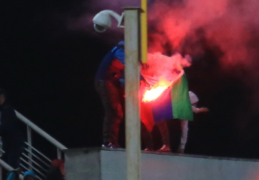 В Краснодаре на матче «Кубань» - «Анжи» сожгли флаг Дагестана - ФОТО