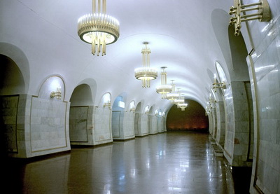 Две станции метро в Киеве снова закрыты из-за сообщения о бомбе