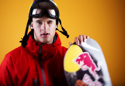 Российский сноубордист попросил болельщиц поддержать его «голыми» фотографиями