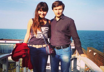 Шахматист Сергей Карякин и его спутница приехали в Баку – и сразу на море – ФОТО