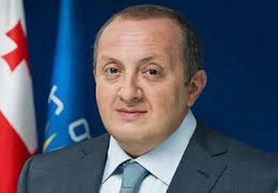 Президент Грузии помиловал 95 заключенных