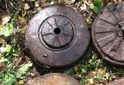 В Баку во дворе профтехучилища найдены противотанковые мины