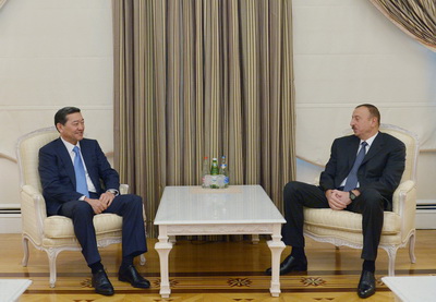 Ильхам Алиев принял министра обороны Казахстана