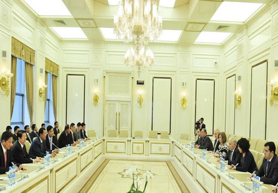 Огтай Асадов встретился с премьер-министром Камбоджи
