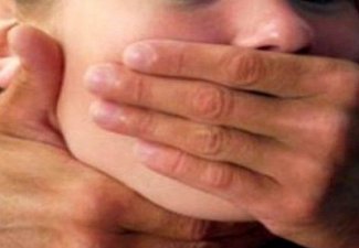 В Баку журналистка обвинила главного редактора в изнасиловании