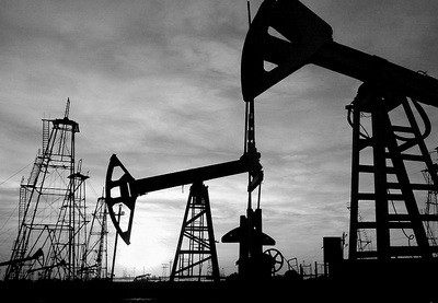 Нефть торгуется разнонаправленно на фоне роста запасов сырья в США