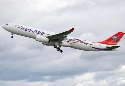 На Тайване разбился пасажирский самолет, погибли почти 50 человек