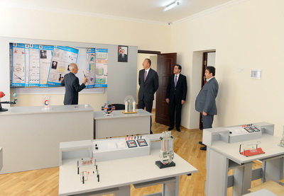 Ильхам Алиев ознакомился с реконструированной средней школой в Бинагадинском районе - ФОТО