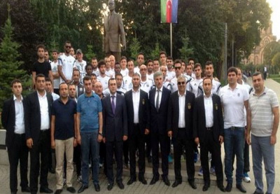 Футболисты и руководство «Нефтчи» посетили памятник Гейдару Алиеву в Белграде – ФОТО – ВИДЕО
