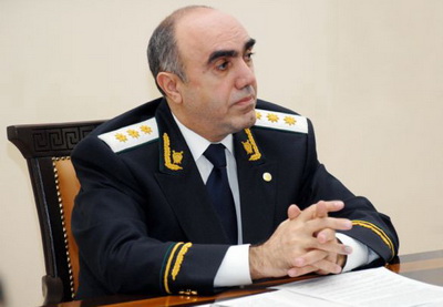 Генеральный прокурор Азербайджана принял мужчину, пытавшегося броситься с моста