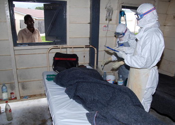 Выздоровел заразившийся вирусом Эбола врач из США