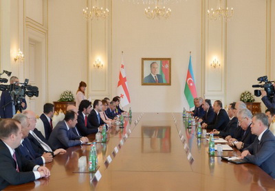 Состоялась встреча Президента Ильхама Алиева и премьер-министра Грузии в расширенном составе - ФОТО