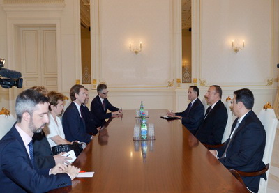 Ильхам Алиев принял делегацию во главе с федеральным министром европейских, интеграционных и иностранных дел Австрии