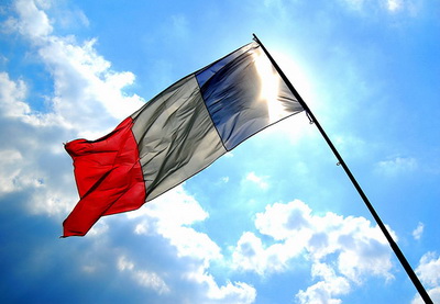 Во Франции утвержден закон, разрешающий изымать паспорта у потенциальных террористов
