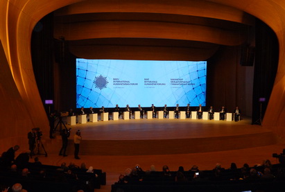 IV Бакинский международный гуманитарный форум продолжил работу выступлениями видных представителей мировой элиты - ФОТО