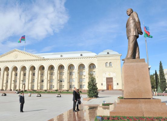 Президент Азербайджана Ильхам Алиев прибыл в город Гянджа - ФОТО