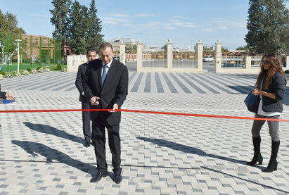 Президент Ильхам Алиев принял участие в открытии нового корпуса одной из средних школ Гянджи - ФОТО