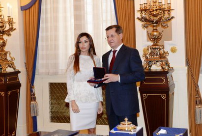 Первой леди Азербайджана вручен орден «За заслуги перед Астраханской областью» - ФОТО