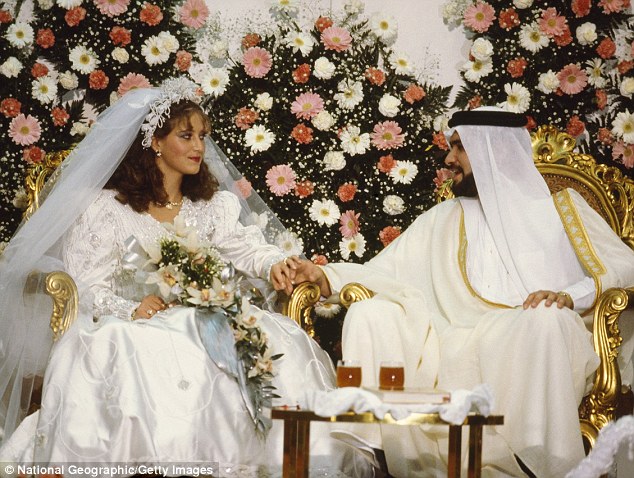 Жених из Саудовской Аравии развелся, впервые увидев лицо своей жены в ходе свадебной церемонии