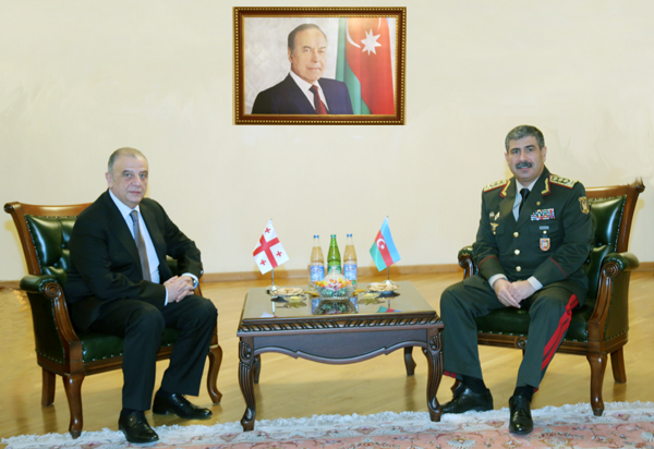 Министр обороны Азербайджана встретился с послом Грузии