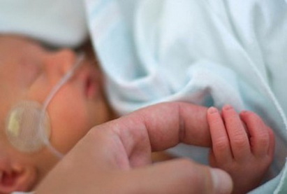 В Австралии оставленный матерью новорожденный выжил после пяти дней в канаве