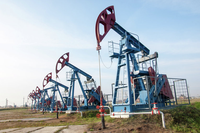 Мировые цены на нефть снижаются после переговоров перед встречей ОПЕК