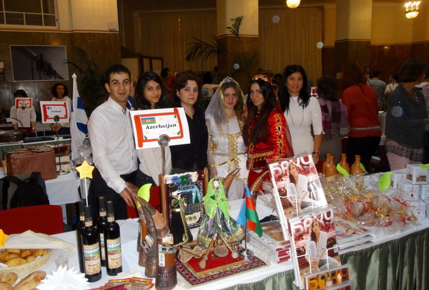 Генконсульство Азербайджана приняло участие в благотворительной ярмарке в Санкт-Петербурге - ФОТО