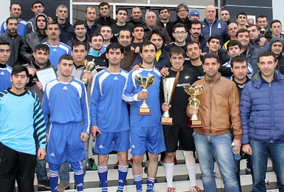 Махмуд Гурбанов, Агасалим Мирджавадов и Асим Худиев поздравили чемпионов Футбольной лиги
