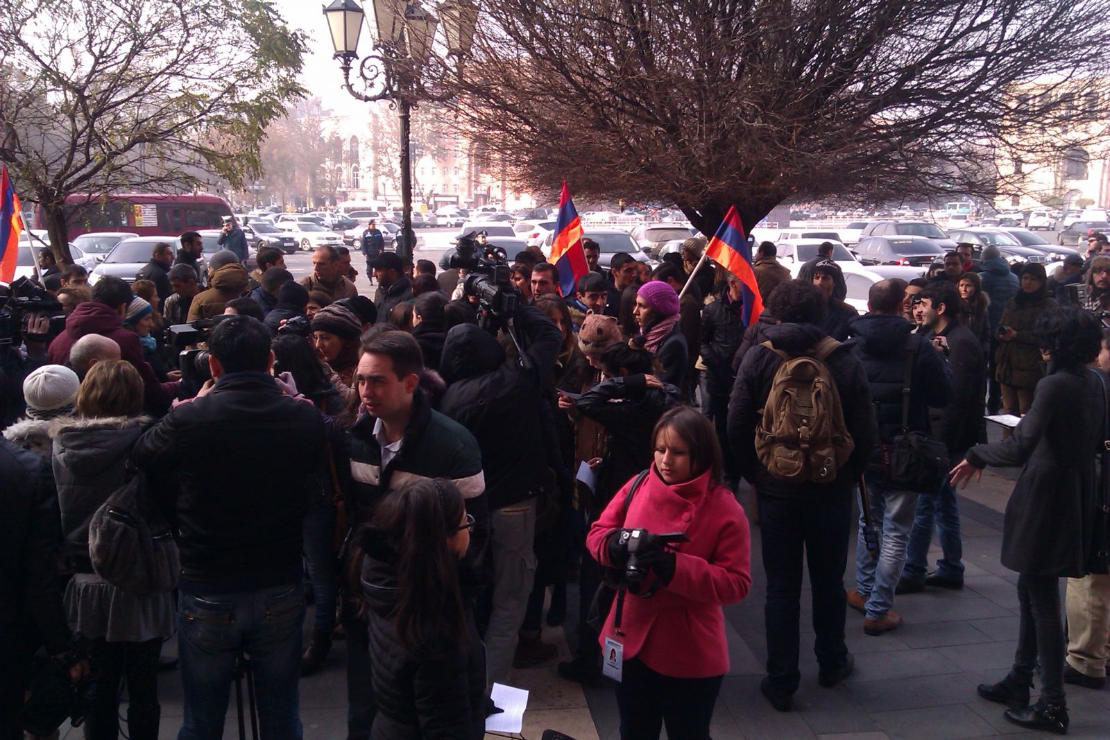 Возле здания правительства Армении проходит пикет против инфляции – ФОТО