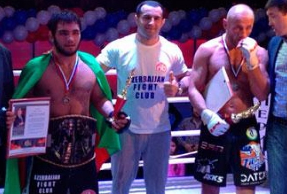 Азербайджанский боец завоевал чемпионский пояс на турнире в России