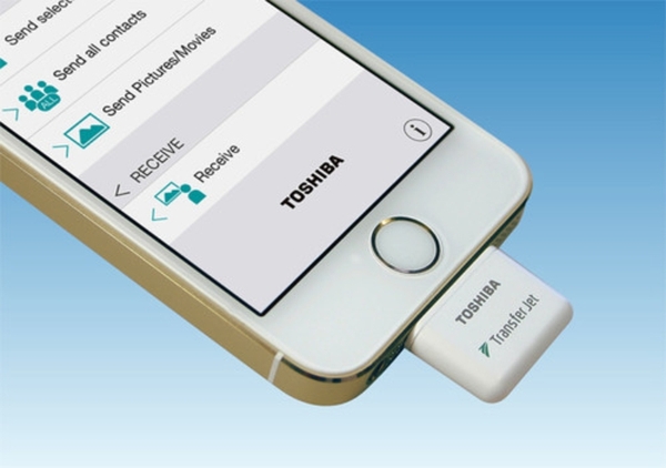 Toshiba представила адаптер TransferJet для iPhone, iPad и iPod – ФОТО