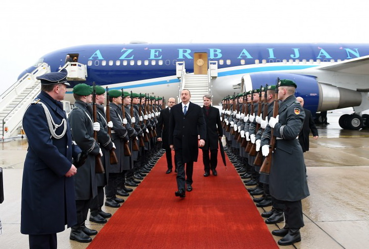Президент Азербайджана Ильхам Алиев прибыл с рабочим визитом в Германию - ФОТО