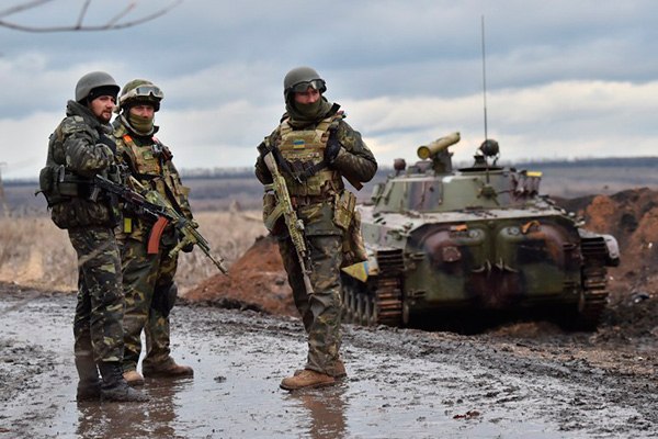 Украина вводит режим повышенной готовности на всей территории и режим ЧС на востоке страны