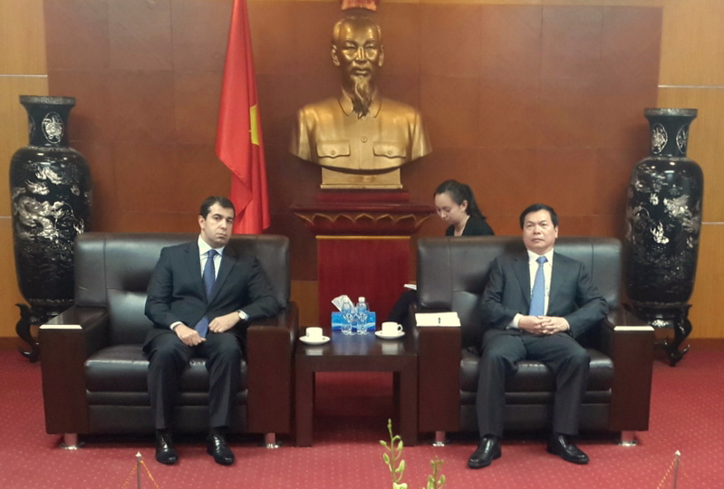 Посол Азербайджана встретился с министром промышленности и торговли Вьетнама