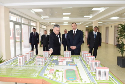 Ильхам Алиев ознакомился с жилым комплексом, построенным в Мингячевире для вынужденных переселенцев - ФОТО