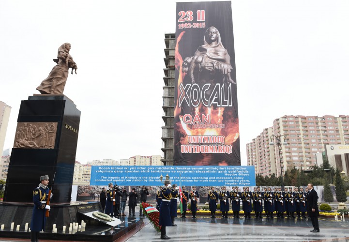 Ильхам Алиев посетил памятник жертвам Ходжалинской трагедии - ФОТО