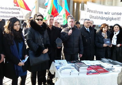 Азербайджанская и турецкая диаспоры провели акцию протеста в Берлине