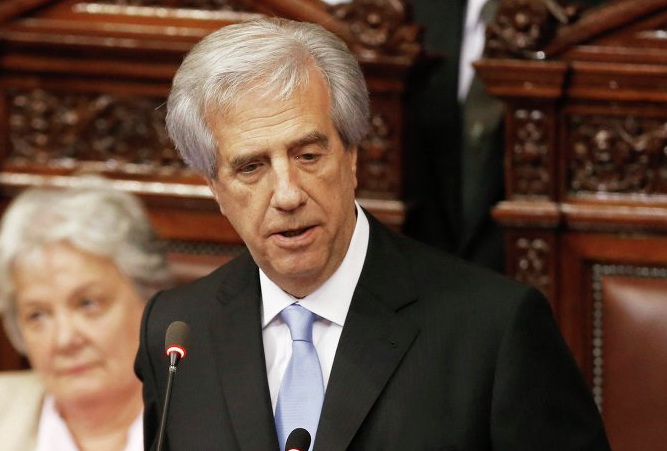 Избранный президентом Уругвая Табаре Васкес вступил в должность