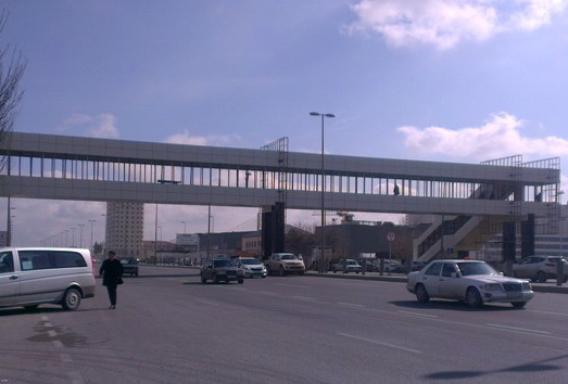 ОАО «Азерйолсервис» прокомментировало информацию о сносе пешеходного перехода в Баку