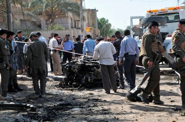 Не менее 14 человек погибли при взрыве автомобиля в Афганистане