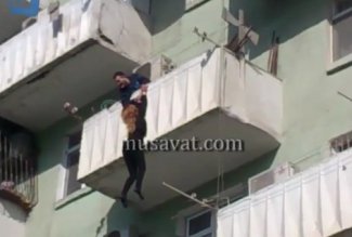Женщина, упавшая в Баку с пятого этажа, выписана из больницы - ВИДЕО - ОБНОВЛЕНО