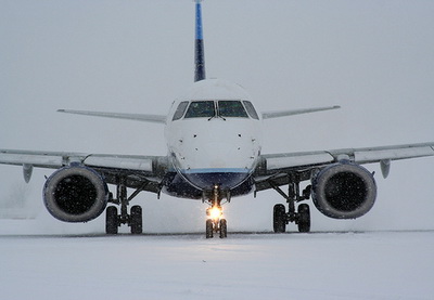 Авиакомпании США отменили более 1,6 тыс рейсов из-за снежной бури