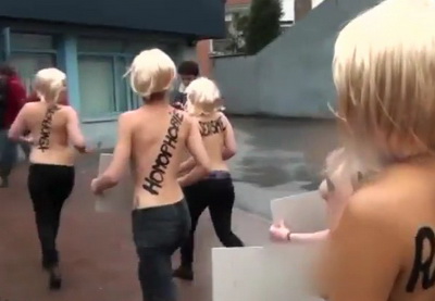 Активистки FEMEN обнажились на избирательном участке во Франции – ВИДЕО