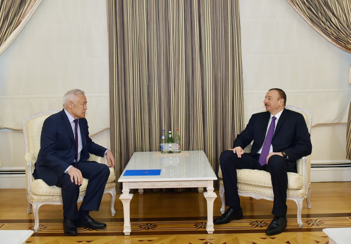Ильхам Алиев принял посла Казахстана в связи с завершением срока его полномочий - ФОТО