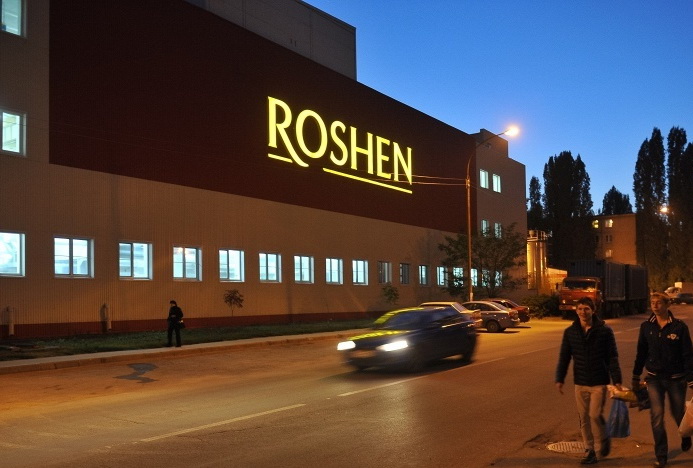 ОМОН заблокировал вход на фабрику Roshen в Липецке, коллектив заперт в актовом зале