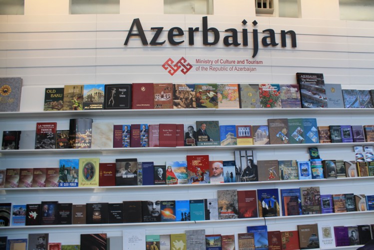 Азербайджан представлен на книжной выставке в Лондоне - ФОТО