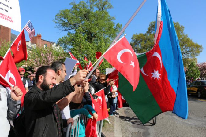 В США задержан азербайджанец, ввязавшийся в драку с армянами, надругавшимися над турецким флагом - ВИДЕО