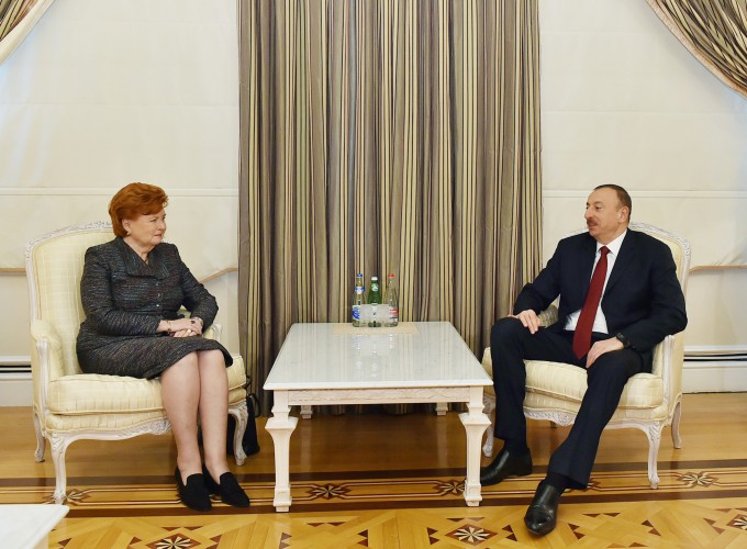 Ильхам Алиев принял бывшего Президента Латвии и директора Александрийской библиотеки - ФОТО