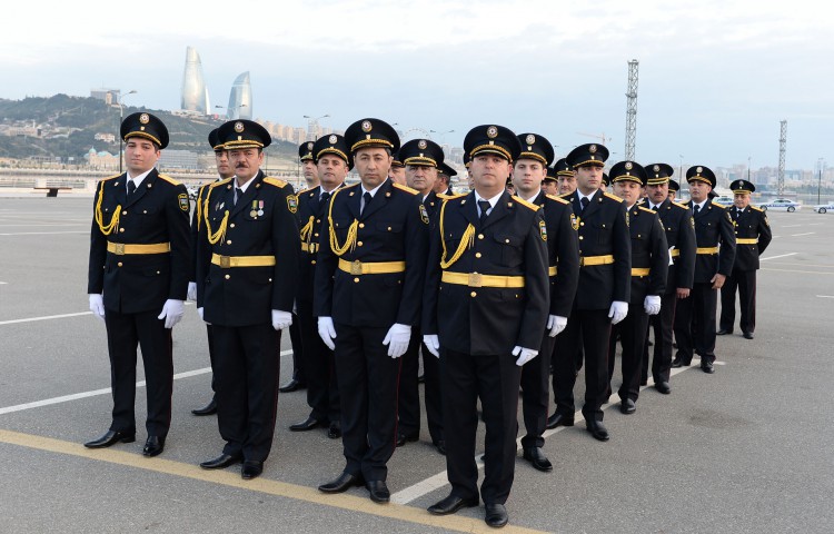 В Баку прошел строевой смотр сотрудников Дорожной полиции – ФОТО